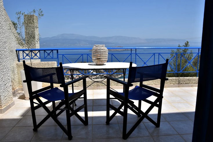 Realty photo 1