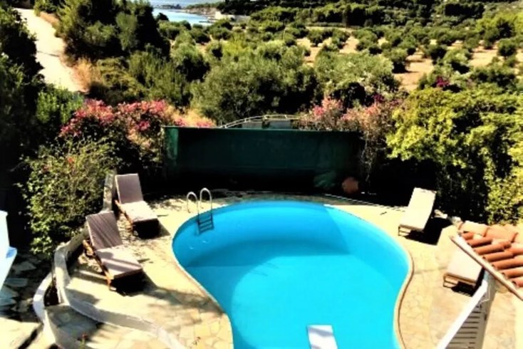 Realty photo 2