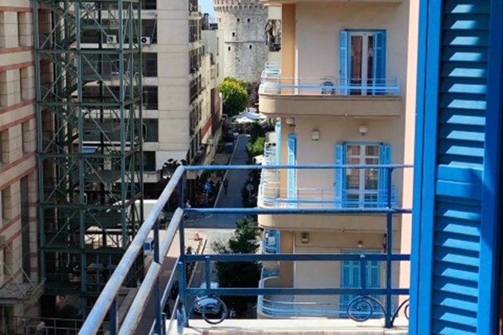 Realty photo 1