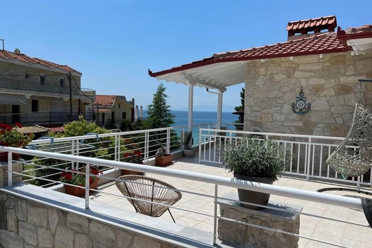 Realty photo 2