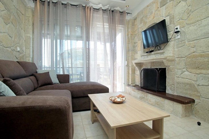 Realty photo 3