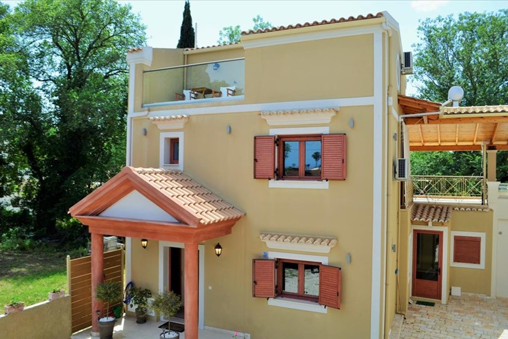 Realty photo 1