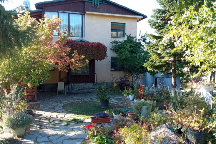 Realty photo 1
