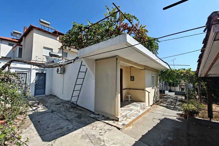 Realty photo 2