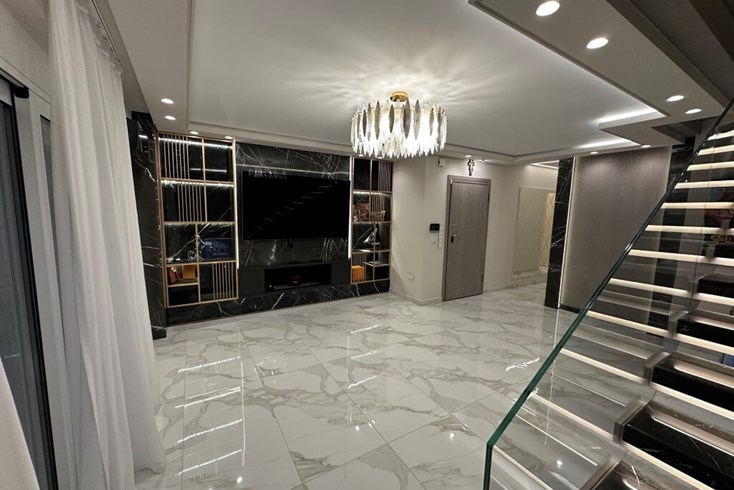 Realty photo 1