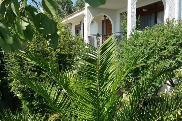 Realty photo 1
