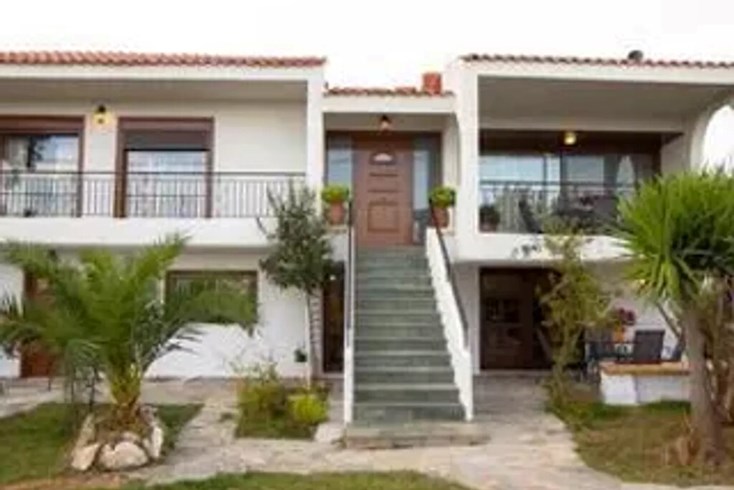 Realty photo 2