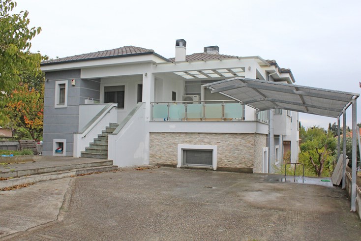 Realty photo 1