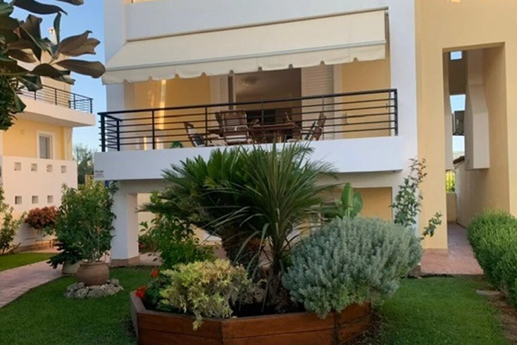 Realty photo 1