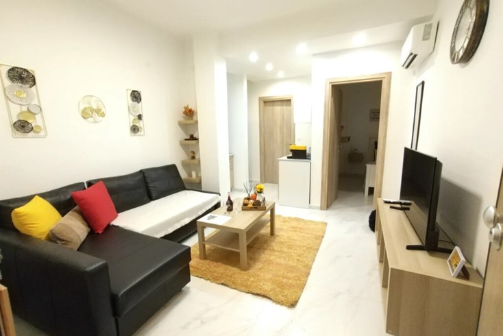 Realty photo 1