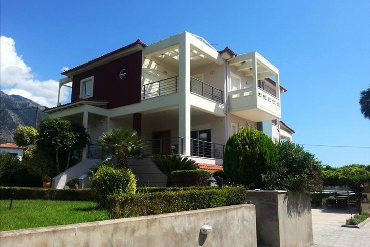 Realty photo 2