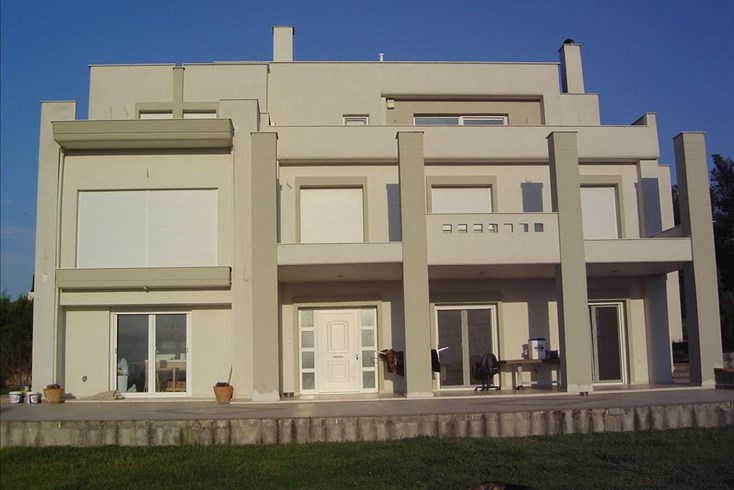 Realty photo 2