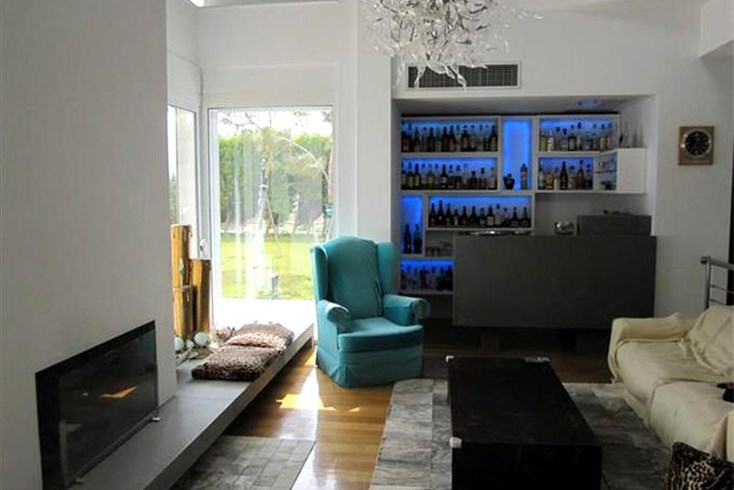 Realty photo 2