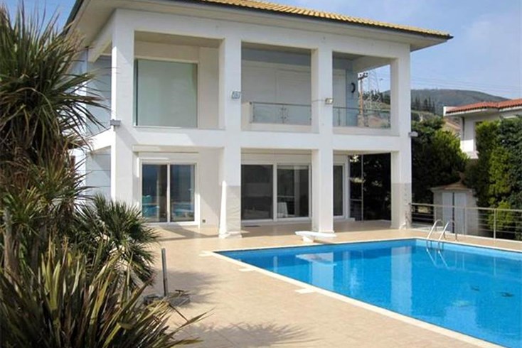 Realty photo 1
