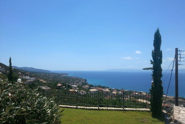 Realty photo 1
