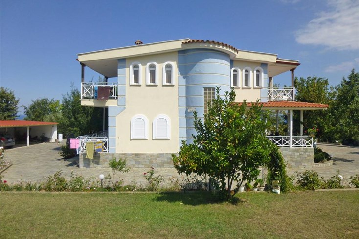 Realty photo 3