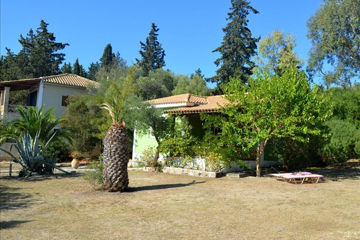 Realty photo 1