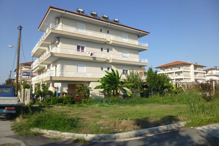 Realty photo 1