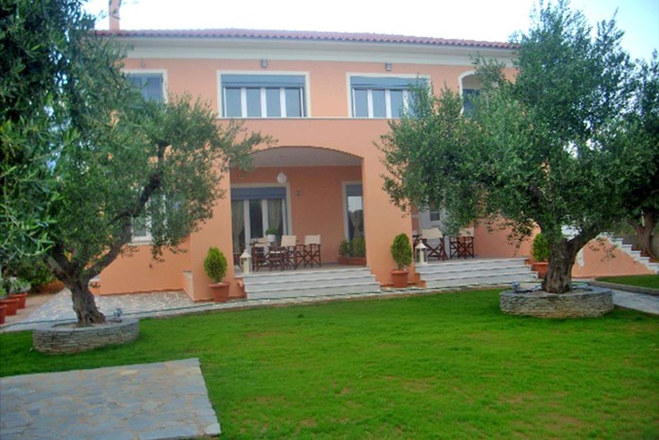 Realty photo 1