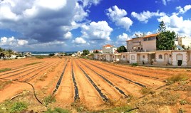 Land 1025 m² in Crete