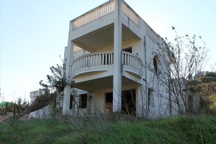 Realty photo 1