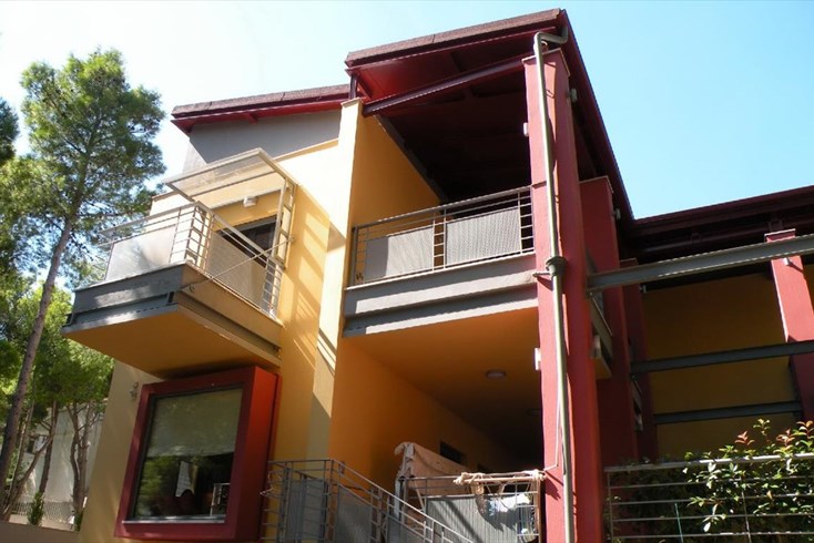 Realty photo 1