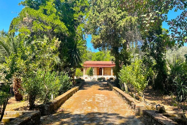 Realty photo 1