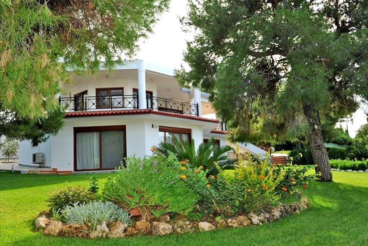 Realty photo 2