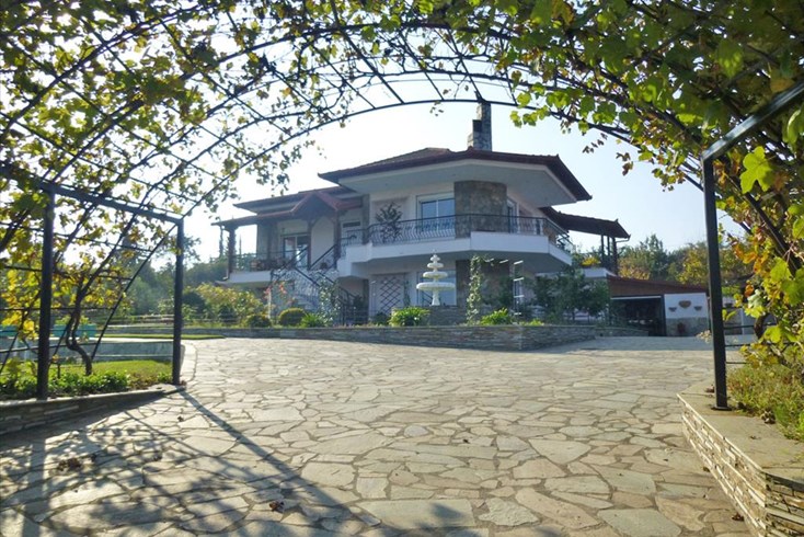 Realty photo 1