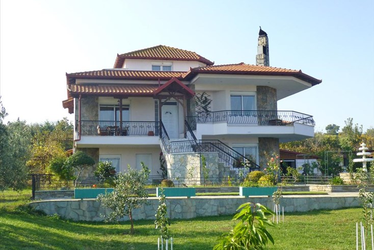 Realty photo 2