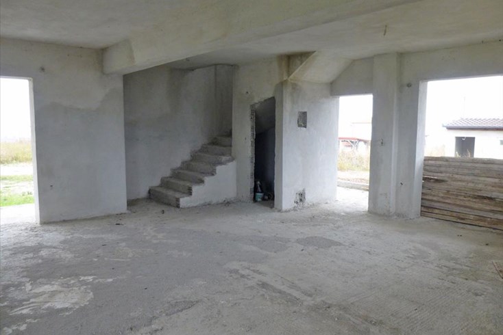 Realty photo 3