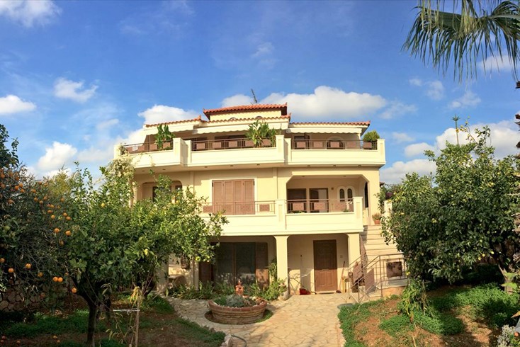 Realty photo 2