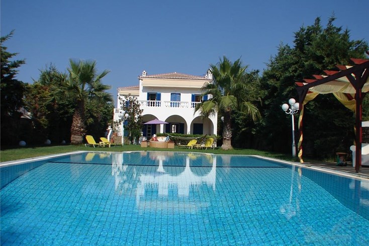 Realty photo 1
