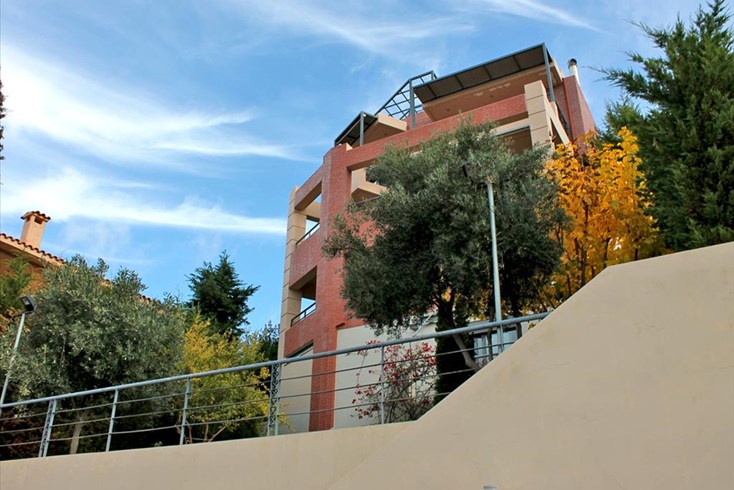 Realty photo 2