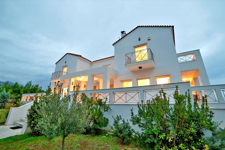 Realty photo 2