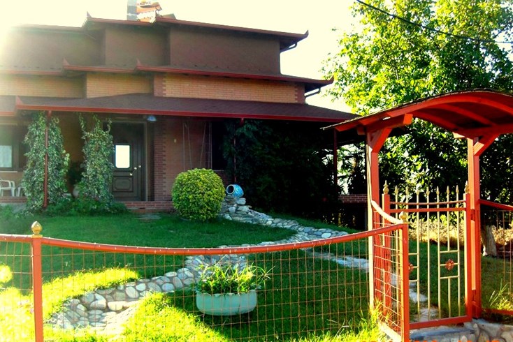 Realty photo 2