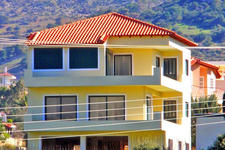 Realty photo 2