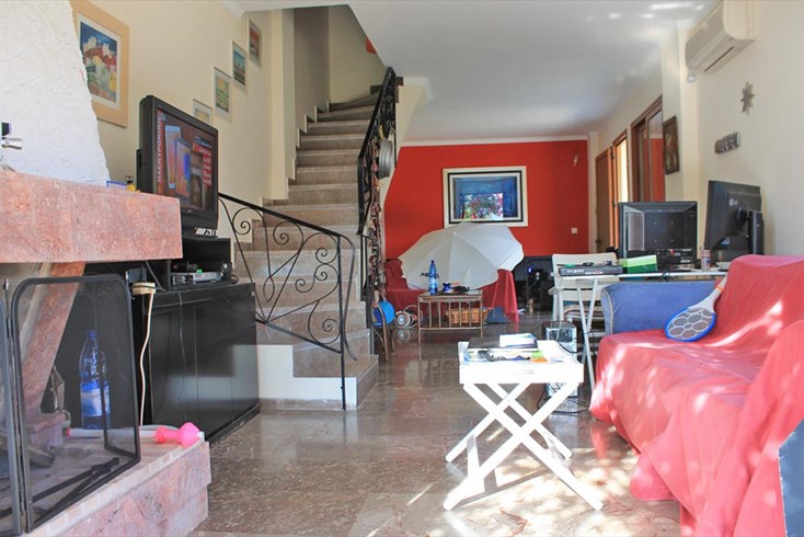 Realty photo 3
