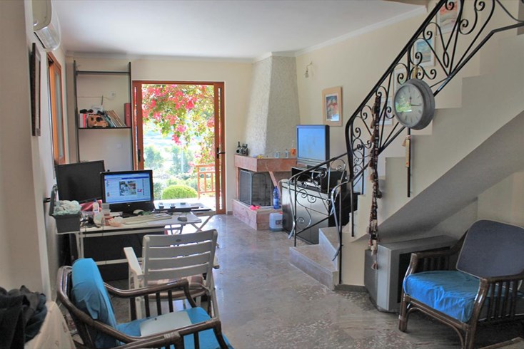 Realty photo 2