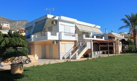 بيت مستقل 165 m² في أتيكا
