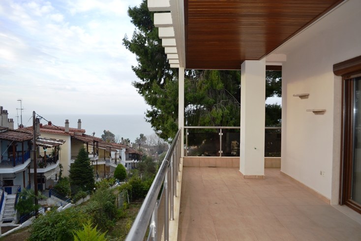 Realty photo 2