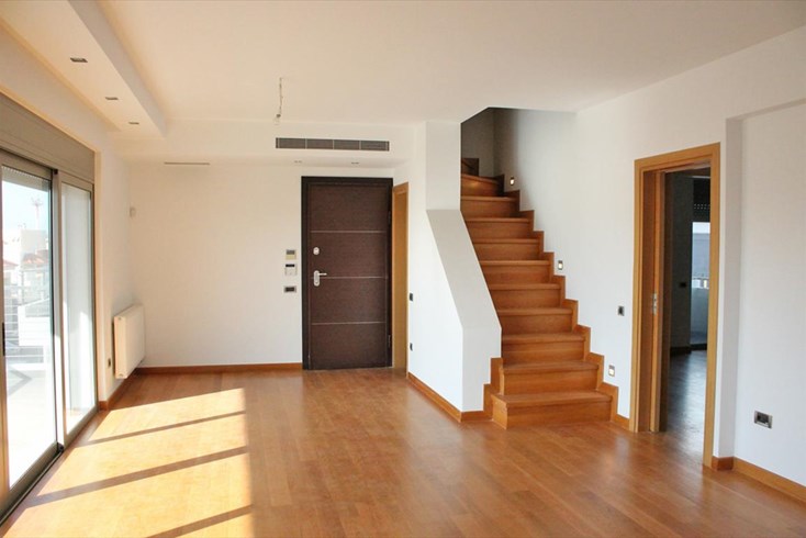 Realty photo 1