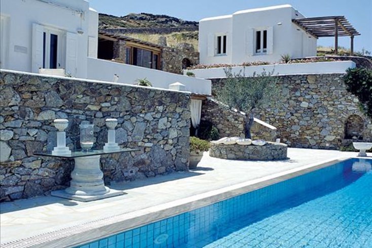 Realty photo 2
