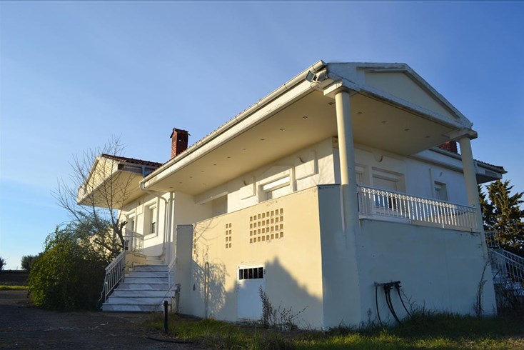 Realty photo 1