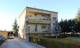 კუნძული 300 m² სალონიკის გარეუბანში