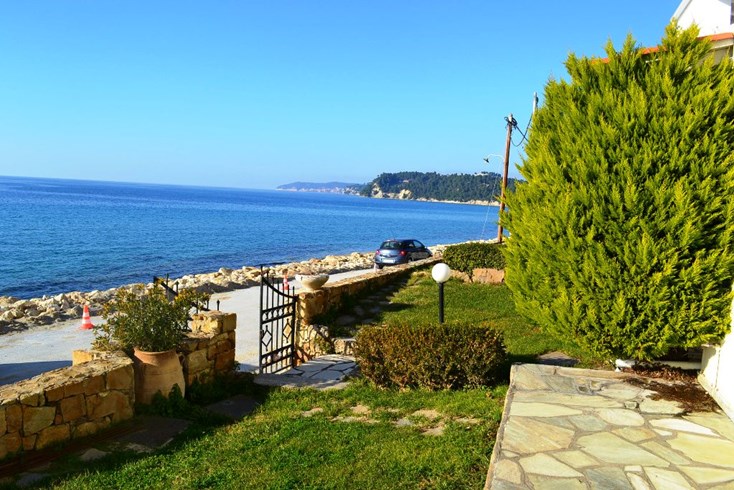 Realty photo 1