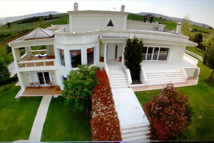 Realty photo 3