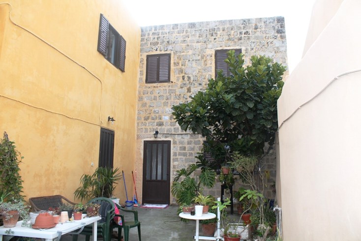 Realty photo 1