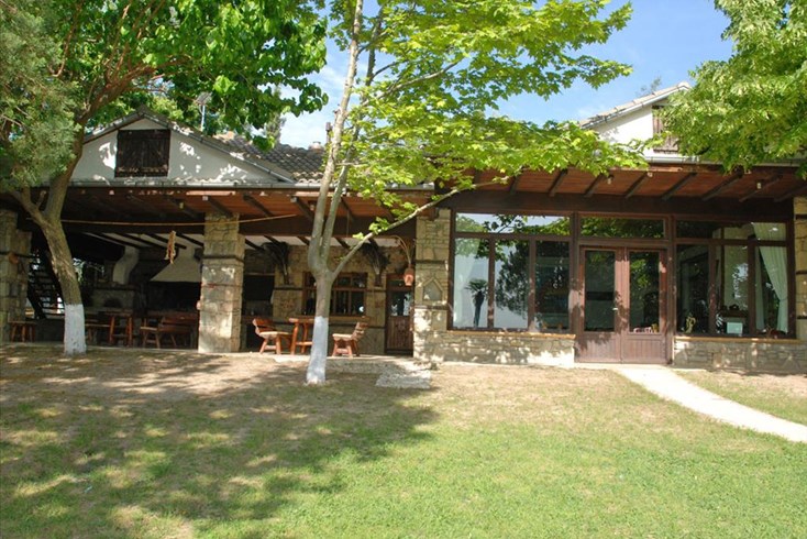 Realty photo 1