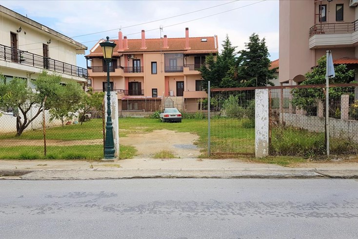 Realty photo 1